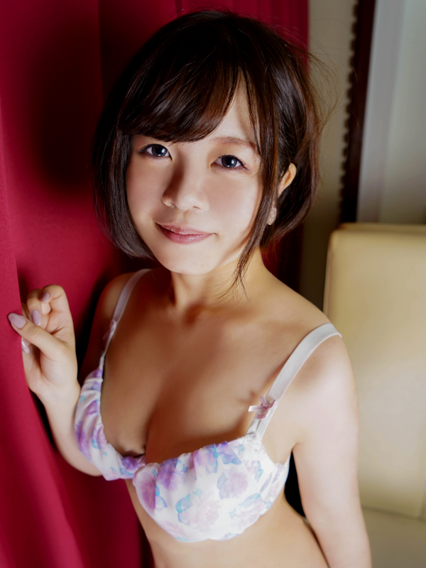 踊れ！チンチコリン・十三店 えりか 18歳 T：152cm　B：86(G)　W：56　H：83